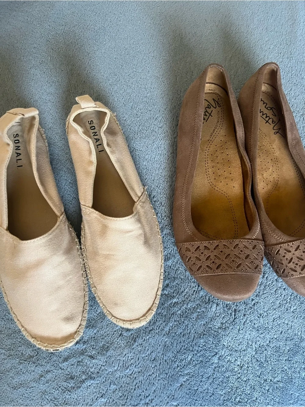 2 Pairs of Flat shoes